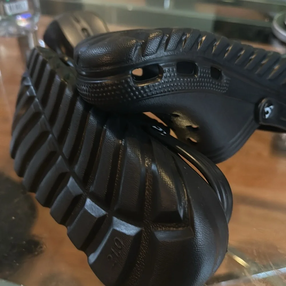 Clogs - Picture 7 of 9